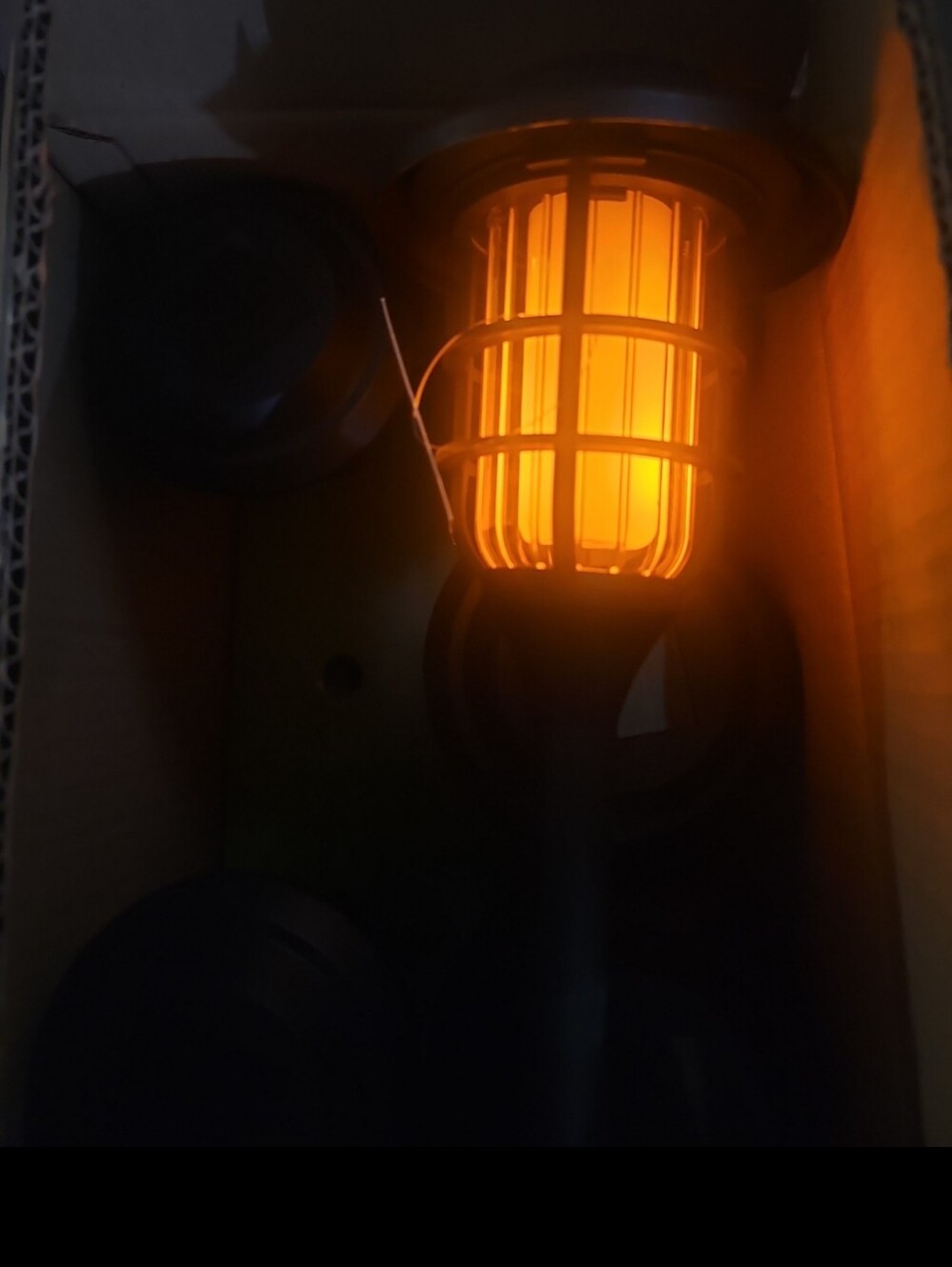 NIB 6PC TRUE LIVING OUTDOORS SOLAR FLICKER STAKE LIGHTS New